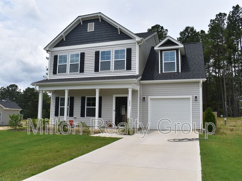 200 Beacon Hl Rd in Lillington, NC - Building Photo