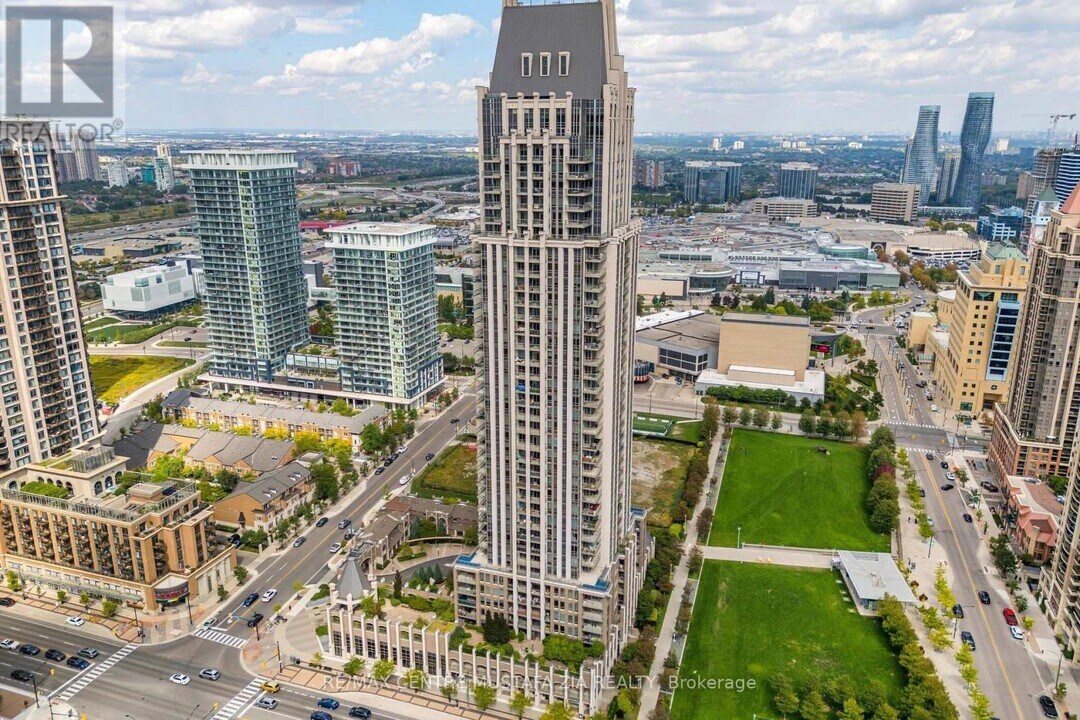 388 Prince of Wales Dr in Mississauga, ON - Building Photo