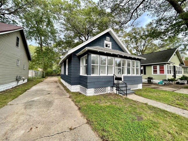 884 Emerson Ave in Muskegon, MI - Building Photo - Building Photo