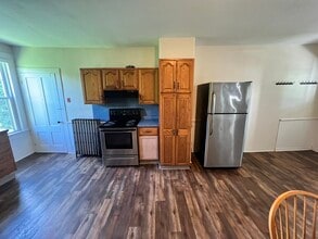 986 S East St in Amherst, MA - Building Photo - Building Photo