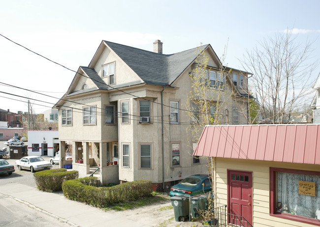 85 Franklin St in Torrington, CT - Foto de edificio - Building Photo