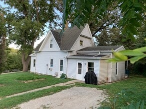 202 Grove St in Oakland, IA - Foto de edificio - Building Photo
