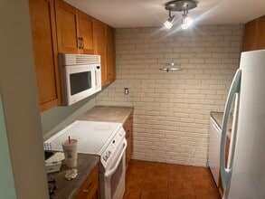 1051 Mersey Bend Dr, Unit F in St. Louis, MO - Building Photo - Building Photo