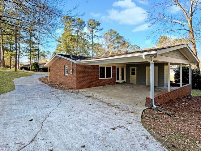 210 Davis Estates Rd in Athens, GA - Building Photo - Building Photo