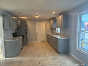 75 Ash St in Bridgeport, CT - Building Photo - Building Photo