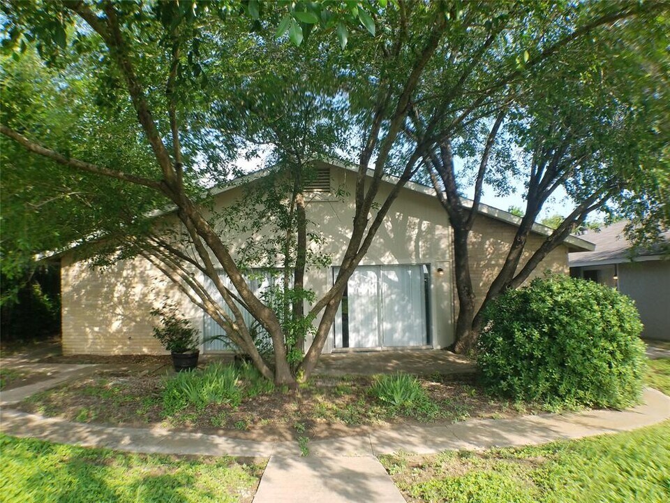 6715 Sandshof Dr in Austin, TX - Building Photo