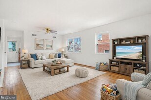6212 Carters Ln in Riverdale Park, MD - Building Photo