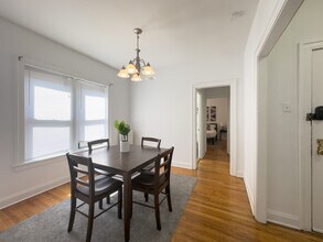 637 W Cornelia Ave in Chicago, IL - Building Photo - Building Photo