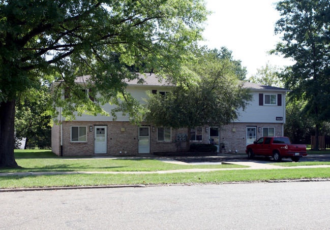 Nantucket Circle Apartments in Alliance, OH - Building Photo - Building Photo