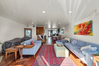 760 Manhattan Beach Blvd in Manhattan Beach, CA - Building Photo - Building Photo