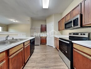 101 Long Prairie Dr in Forney, TX - Foto de edificio - Building Photo