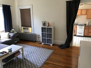 31 Chester St, Unit 2R in Somerville, MA - Foto de edificio - Building Photo