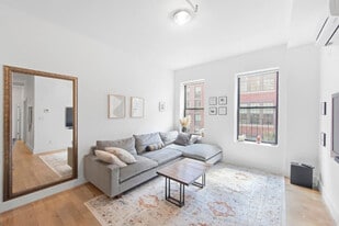 517 W 45th St in New York, NY - Building Photo