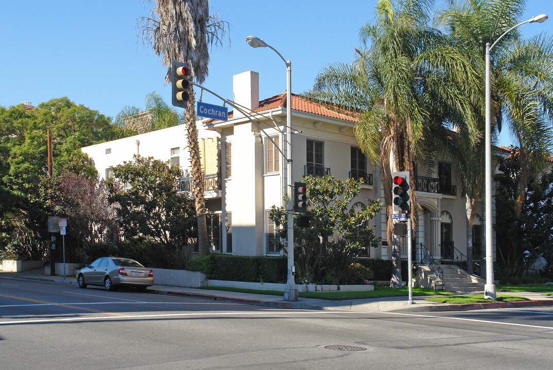 461 S Cochran Ave in Los Angeles, CA - Building Photo