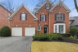 3194 Windsor Lake Dr NE in Atlanta, GA - Building Photo