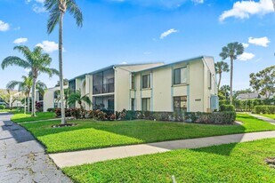 1117 Green Pine Blvd in West Palm Beach, FL - Building Photo