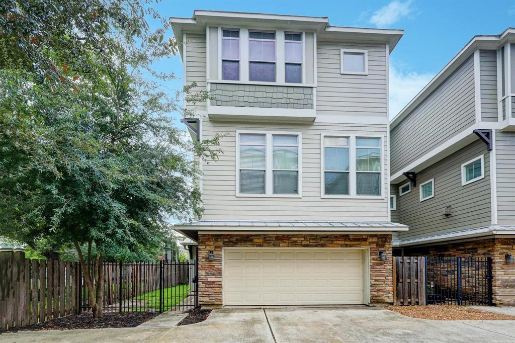 2441 Charleston St in Houston, TX - Building Photo