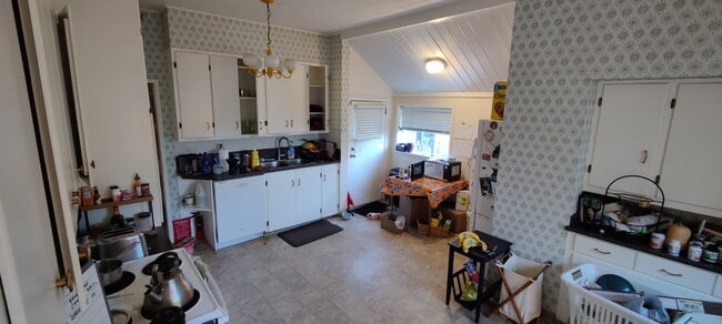 6087 Macdonald St in Vancouver, BC - Building Photo - Building Photo