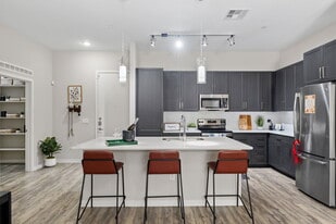 Axis Camelback in Phoenix, AZ - Building Photo