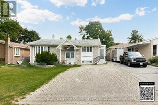 394 Paliser Crescent N in Richmond Hill, ON - Building Photo