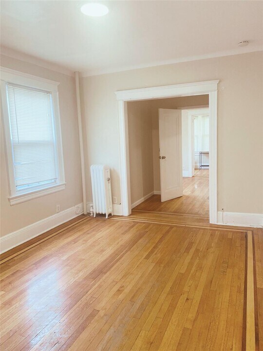 832 Calhoun Ave in Bronx, NY - Building Photo