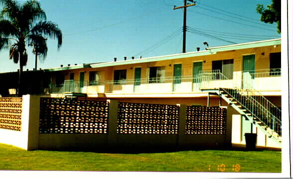 Downey Villa Apartments in Downey, CA - Building Photo