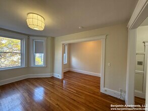 1371 Commonwealth Ave, Unit 35 in Boston, MA - Building Photo - Building Photo