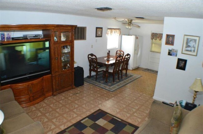 10415 Alma St in Gibsonton, FL - Building Photo - Building Photo