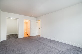 900 Perrie Dr, Unit 3 in Elk Grove Village, IL - Building Photo - Building Photo