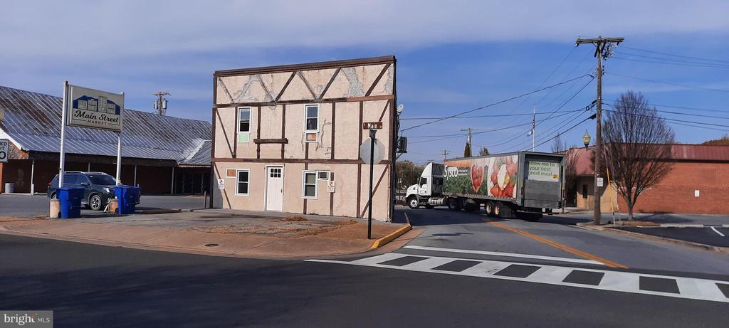 514 E Main St in Front Royal, VA - Foto de edificio