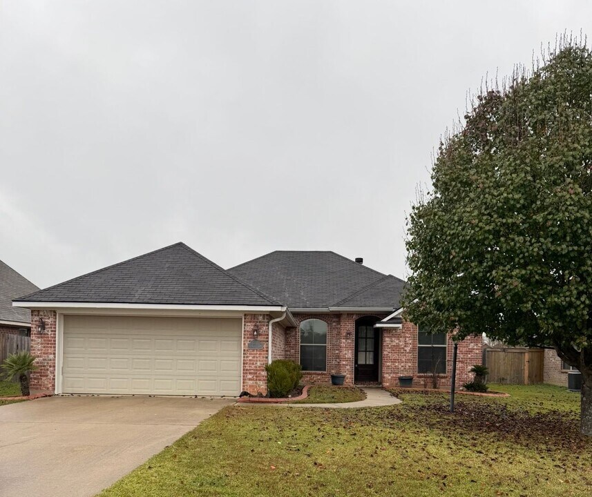 324 Camden Hill St in Haughton, LA - Building Photo