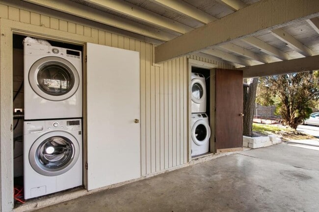 1911 Westridge Dr in Austin, TX - Building Photo - Building Photo