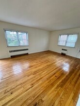 241 W Passaic St in Rochelle Park, NJ - Building Photo - Building Photo