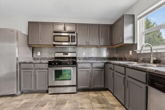 5040 Estonian Dr in Fairburn, GA - Foto de edificio - Building Photo