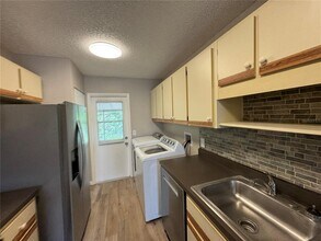 836 W Rosewood Ln in Tavares, FL - Building Photo - Building Photo