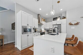 2280 N Fitzhugh Ave in Dallas, TX - Building Photo - Building Photo