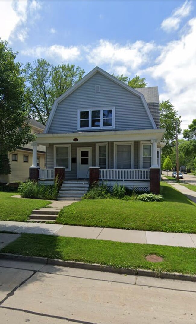 1300 Grove Ave, Unit Lower