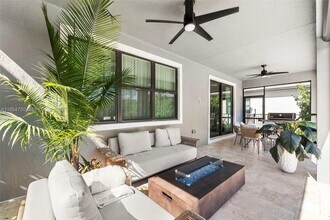 4642 Pinehurst Trl W in Oakland Park, FL - Building Photo - Building Photo