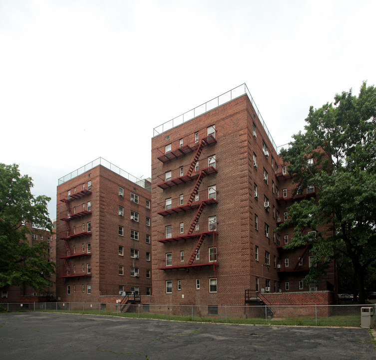 135-26 Hoover Ave in Jamaica, NY - Building Photo