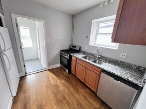 2817 N Clybourn Ave, Unit 2 in Chicago, IL - Building Photo - Building Photo