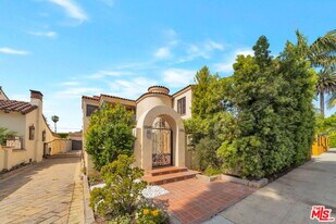 1349 Meadowbrook Ave in Los Angeles, CA - Building Photo