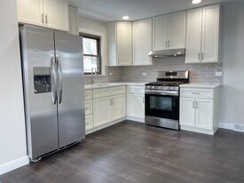 360 W Oriole Trl in Cary, IL - Building Photo