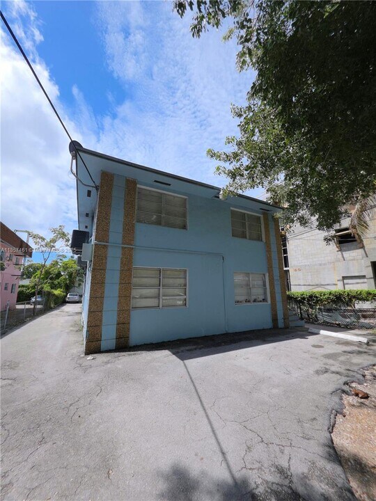 1152 NW 6th St in Miami, FL - Building Photo
