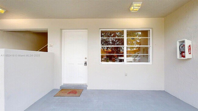 1674 W 42nd St in Hialeah, FL - Building Photo - Building Photo