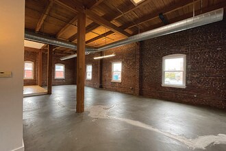 90 Lafayette St, Unit 90-206 in Salem, MA - Building Photo - Building Photo