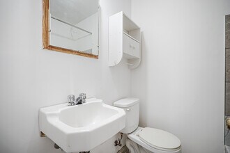 2555 Rue des Ormeaux in Montréal, QC - Building Photo - Building Photo
