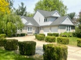 5860 Par View Dr in Ypsilanti, MI - Building Photo