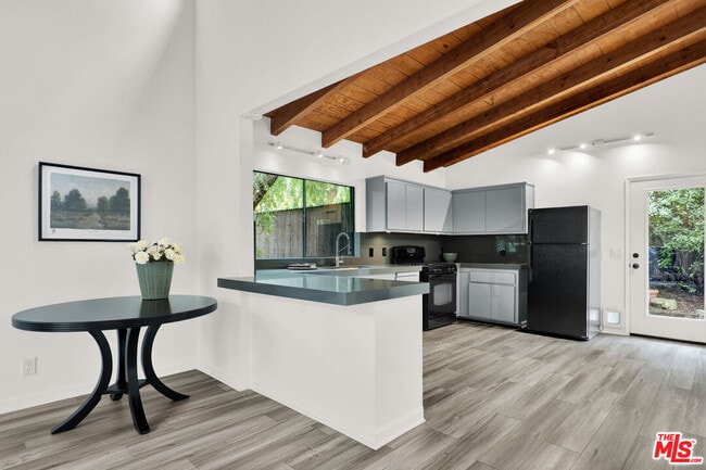2039 Tuna Canyon Rd in Topanga, CA - Building Photo - Building Photo