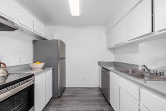 Longhorn Pavilion in Palmdale, CA - Building Photo - Interior Photo