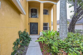 1050 Lavender Cir in Weston, FL - Building Photo - Building Photo